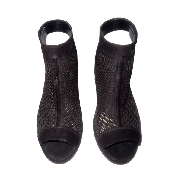 Vince Camuto Womens Sz 10.5M Black Suede Lavette Perforated Peep Toe Pumps Boots - Picture 3 of 9